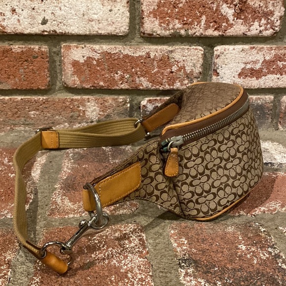 COACH Signature Logo Fanny Pack - Picture 3 of 10